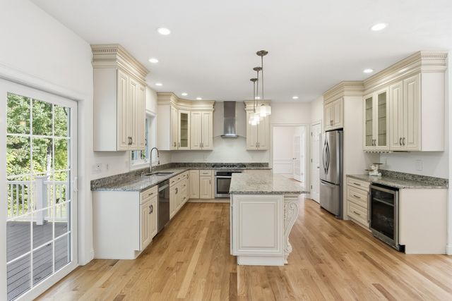 27 Mcintosh Ln, Littleton, MA 01460