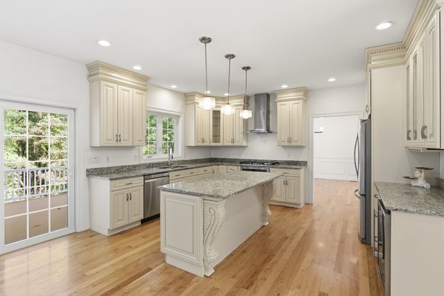 27 Mcintosh Ln, Littleton, MA 01460