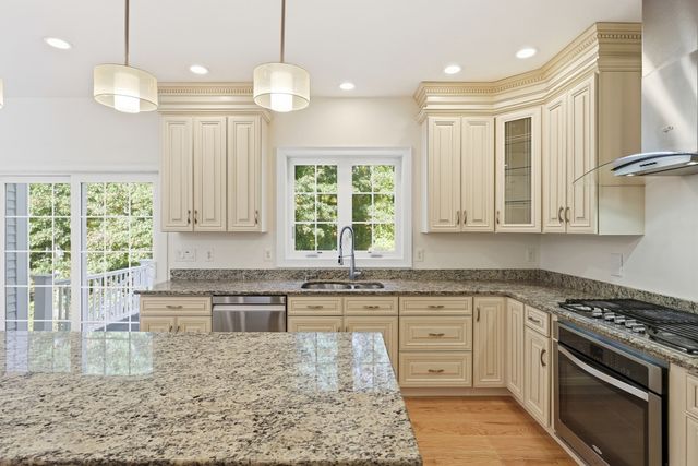 27 Mcintosh Ln, Littleton, MA 01460