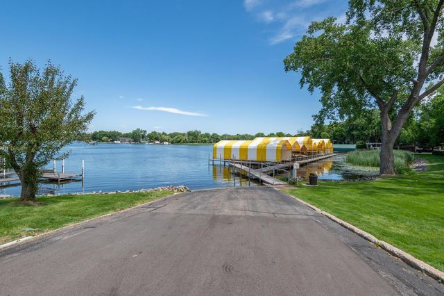 5430 Three Points Boulevard 131, Mound, MN 55364