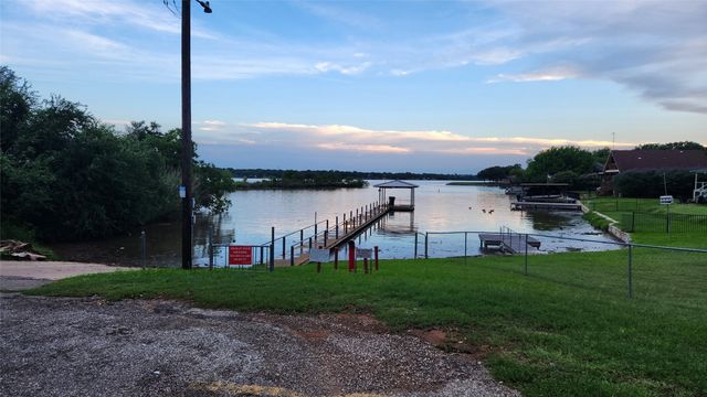 325 Capricorn Drive, Granbury, TX 76049