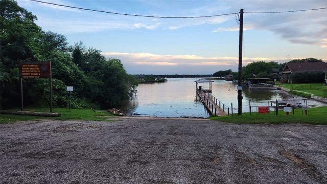 325 Capricorn Drive, Granbury, TX 76049