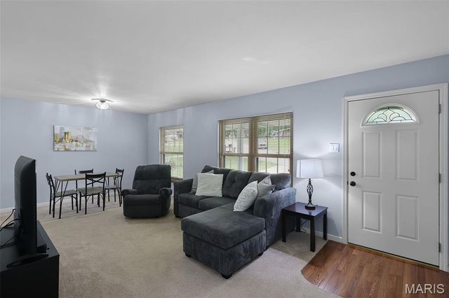 4253 Snelson Drive, St Louis, MO 63129