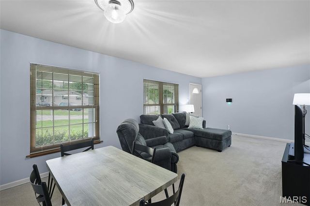 4253 Snelson Drive, St Louis, MO 63129