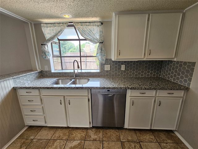 601 Harvest Hill Street, Lewisville, TX 75067