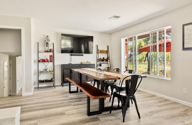 7413 English Hills Rd, Vacaville, CA 95688