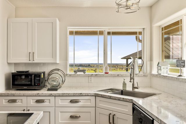 7413 English Hills Rd, Vacaville, CA 95688