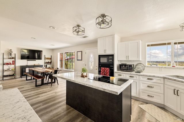 7413 English Hills Rd, Vacaville, CA 95688