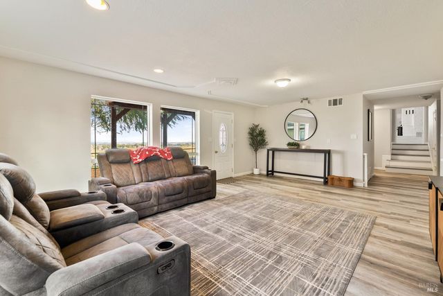 7413 English Hills Rd, Vacaville, CA 95688