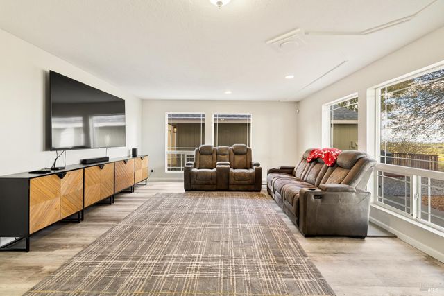 7413 English Hills Rd, Vacaville, CA 95688