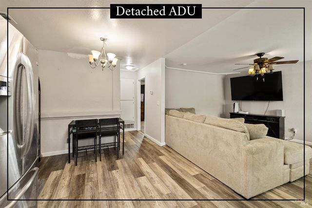 7413 English Hills Rd, Vacaville, CA 95688