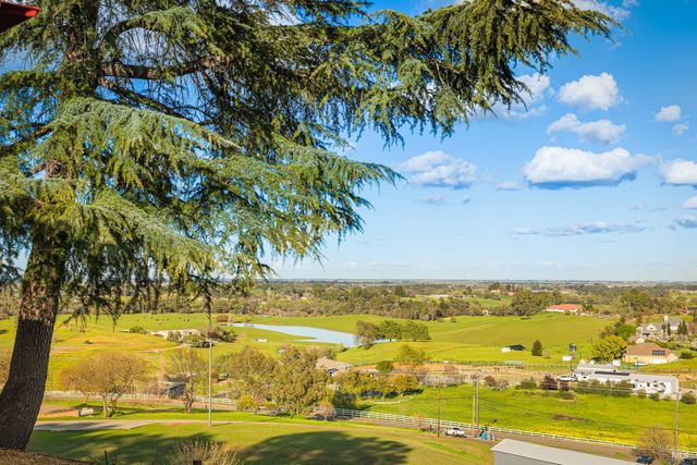 7413 English Hills Rd, Vacaville, CA 95688