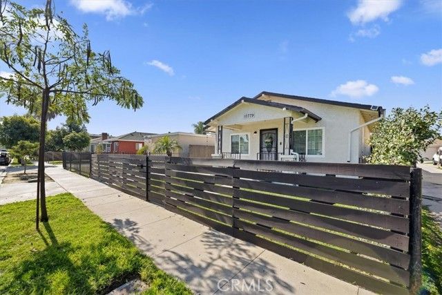 10779 Barlow, Lynwood, CA 90262