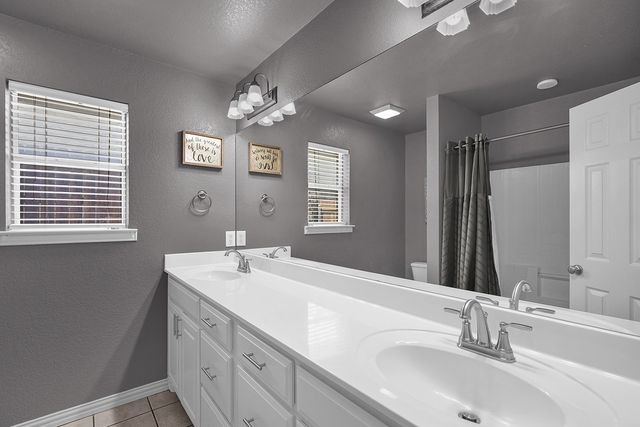 806 N Tejas Drive, Sanger, TX 76266