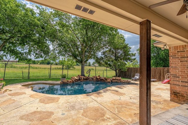 806 N Tejas Drive, Sanger, TX 76266