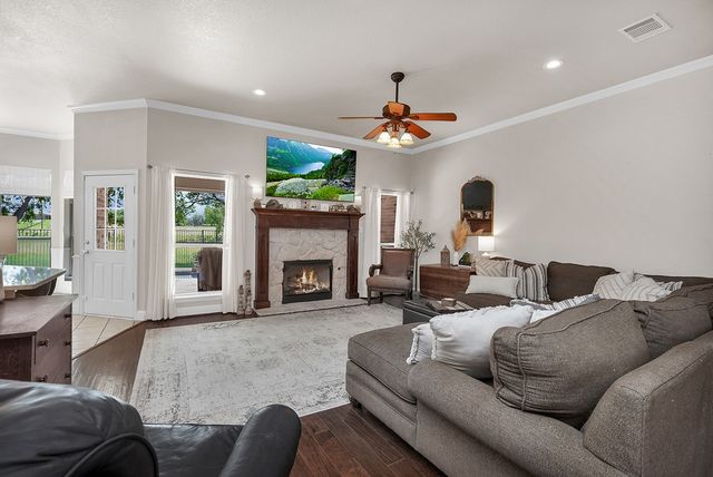 806 N Tejas Drive, Sanger, TX 76266