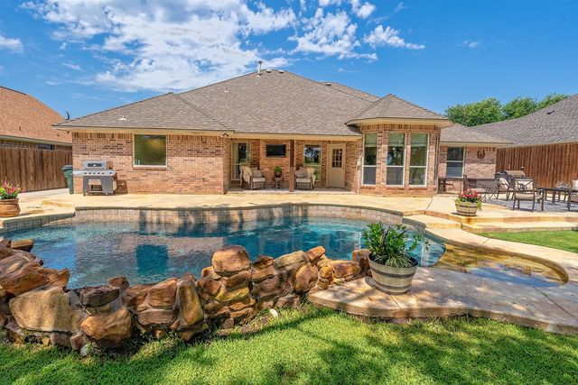 806 N Tejas Drive, Sanger, TX 76266