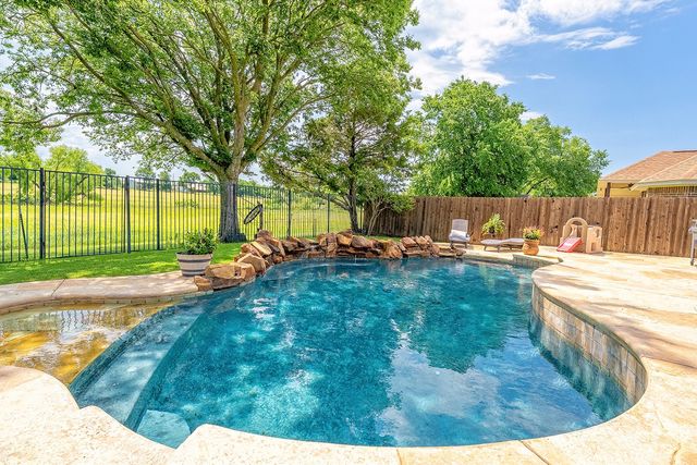 806 N Tejas Drive, Sanger, TX 76266