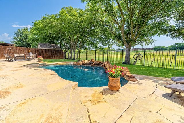 806 N Tejas Drive, Sanger, TX 76266