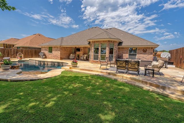 806 N Tejas Drive, Sanger, TX 76266