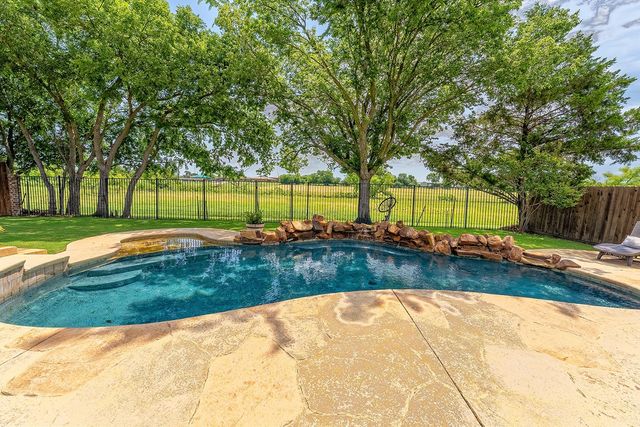 806 N Tejas Drive, Sanger, TX 76266