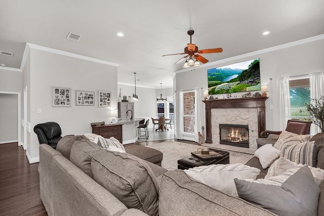 806 N Tejas Drive, Sanger, TX 76266