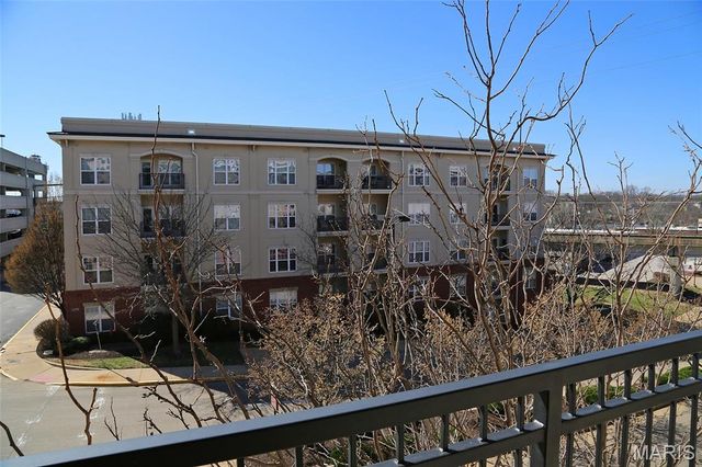 1251 Strassner Drive 2301, Brentwood, MO 63144