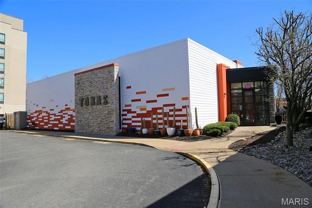 1251 Strassner Drive 2301, Brentwood, MO 63144