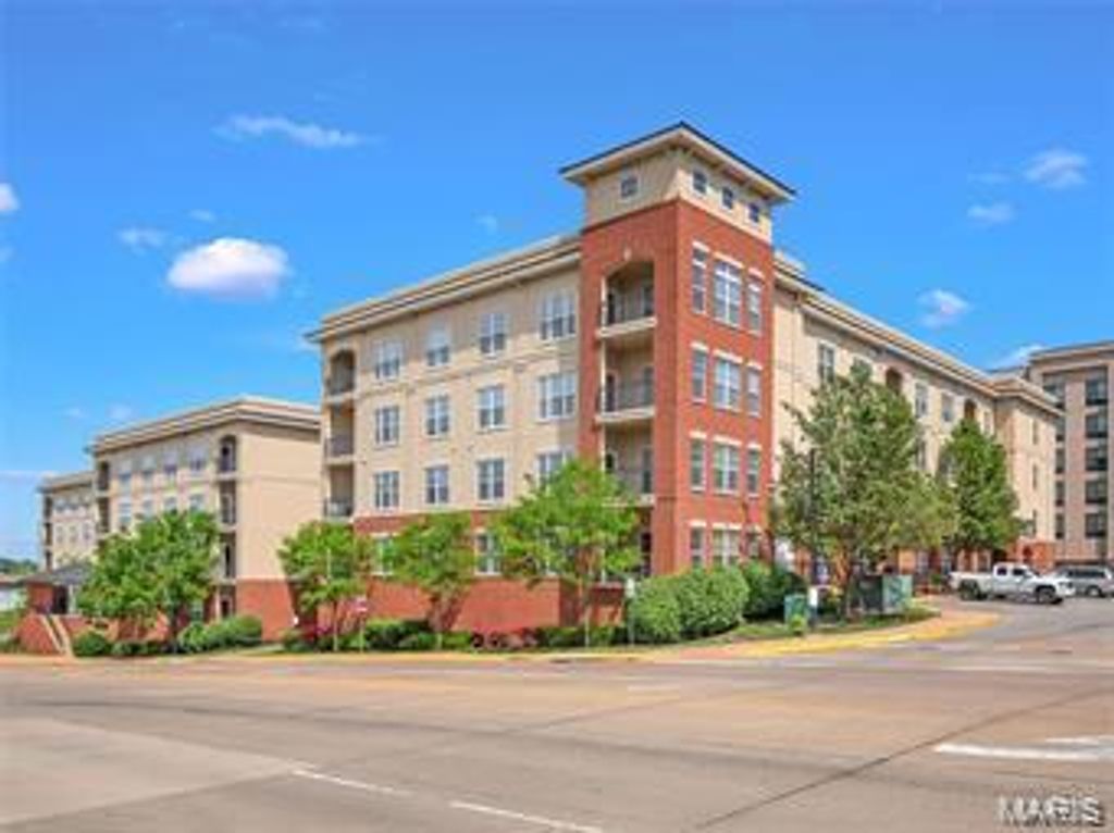 1251 Strassner Drive 2301, Brentwood, MO 63144