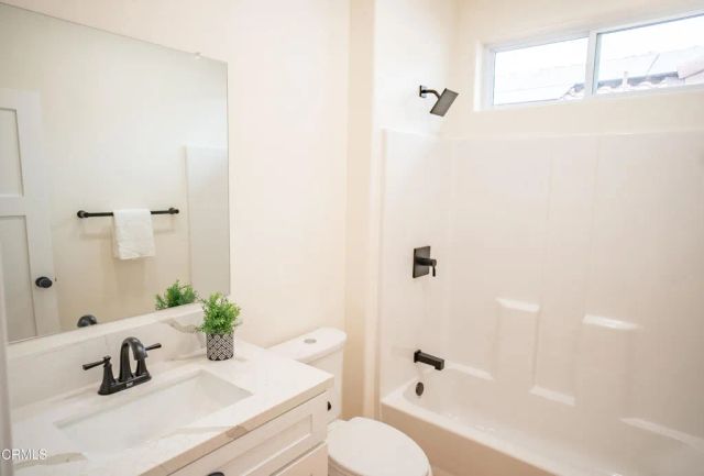 1125 W 2nd Street, Oxnard, CA 93030