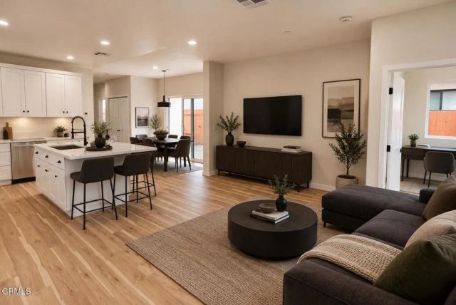 1125 W 2nd Street, Oxnard, CA 93030
