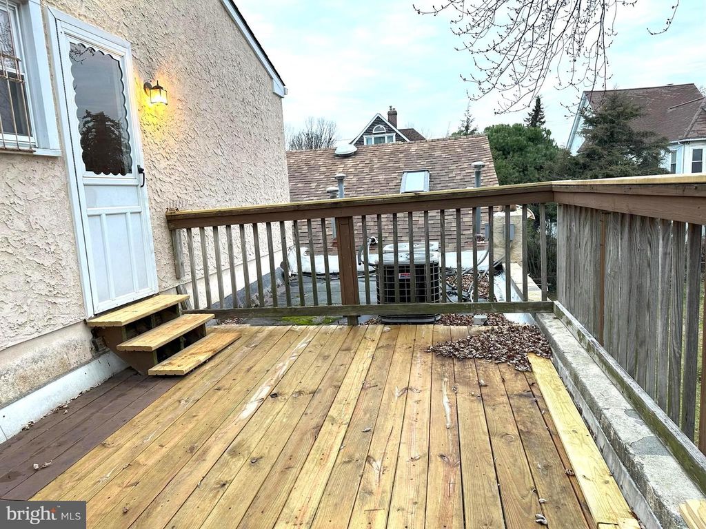 31-33 E Logan Avenue 3rd Floor, Glenolden, PA 19036