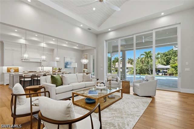 2150 Tarpon RD, Naples, FL 34102