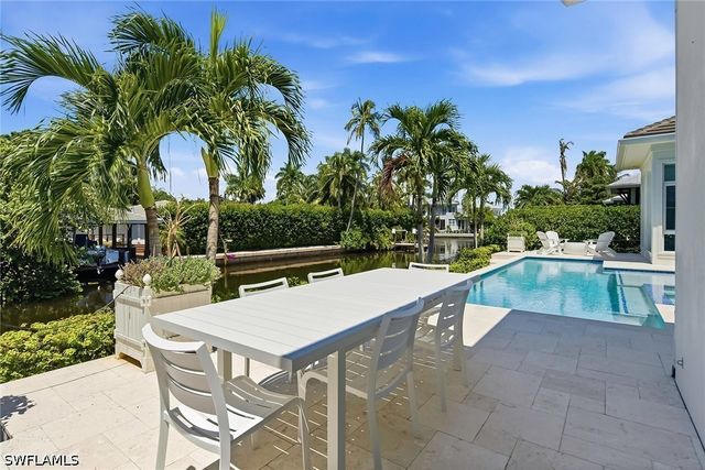 2150 Tarpon RD, Naples, FL 34102