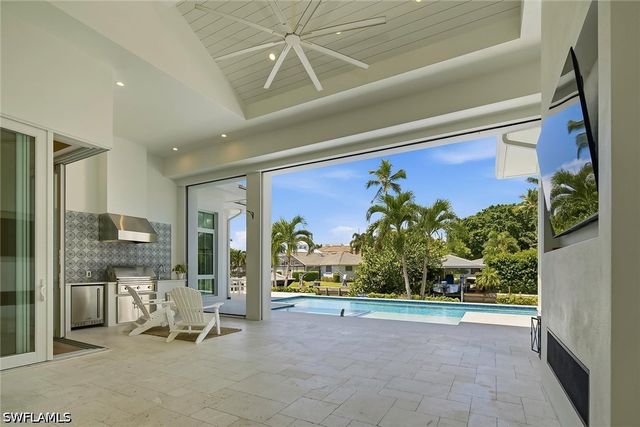 2150 Tarpon RD, Naples, FL 34102