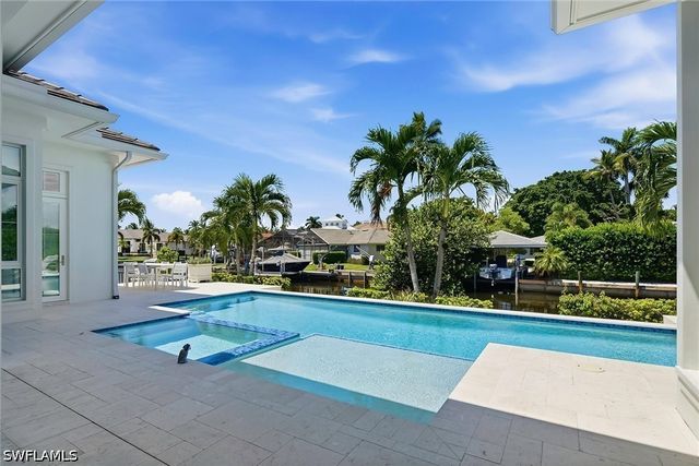 2150 Tarpon RD, Naples, FL 34102