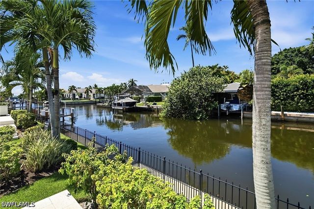 2150 Tarpon RD, Naples, FL 34102
