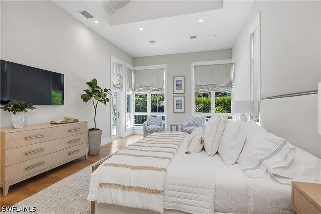 2150 Tarpon RD, Naples, FL 34102