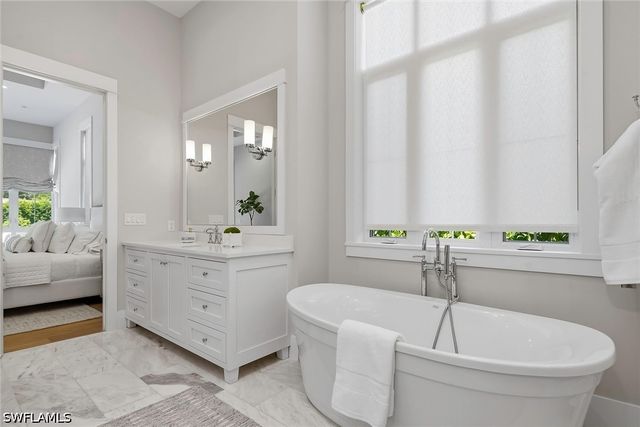 2150 Tarpon RD, Naples, FL 34102