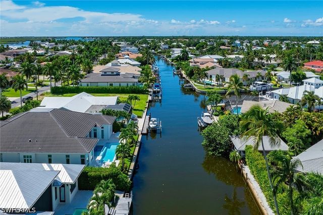 2150 Tarpon RD, Naples, FL 34102