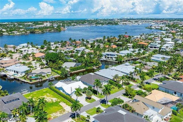 2150 Tarpon RD, Naples, FL 34102