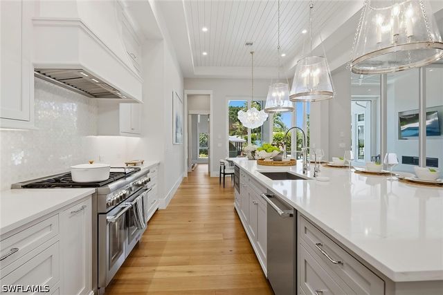 2150 Tarpon RD, Naples, FL 34102