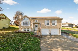 806 Pine Crest Avenue, Kearney, MO 64060