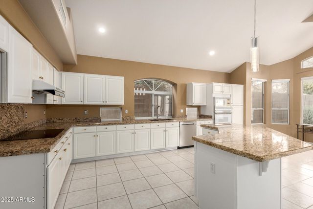 908 E MOUNTAIN SAGE Drive, Phoenix, AZ 85048