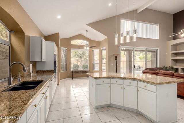 908 E MOUNTAIN SAGE Drive, Phoenix, AZ 85048