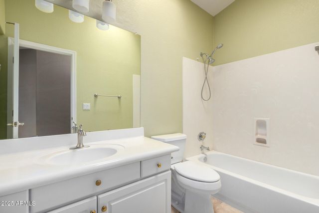 908 E MOUNTAIN SAGE Drive, Phoenix, AZ 85048