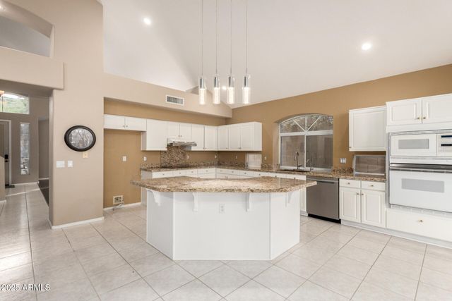 908 E MOUNTAIN SAGE Drive, Phoenix, AZ 85048