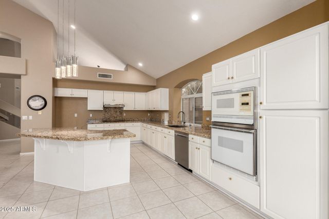 908 E MOUNTAIN SAGE Drive, Phoenix, AZ 85048