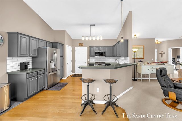 15308 Saddlebrook Court, Grand Haven, MI 49417