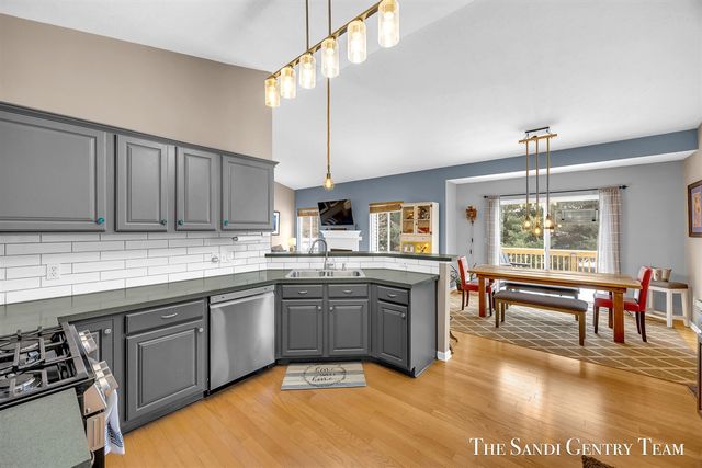 15308 Saddlebrook Court, Grand Haven, MI 49417